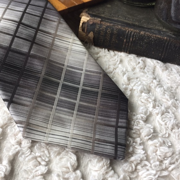 Vintage Wembley Tie, gray silver and black - Picture 2 of 4